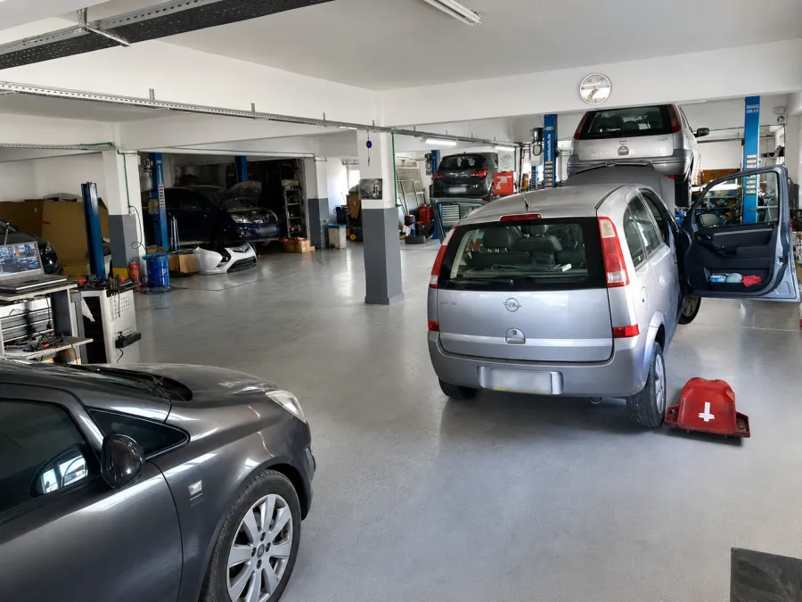 Opel service Thessaloniki workshop view 2