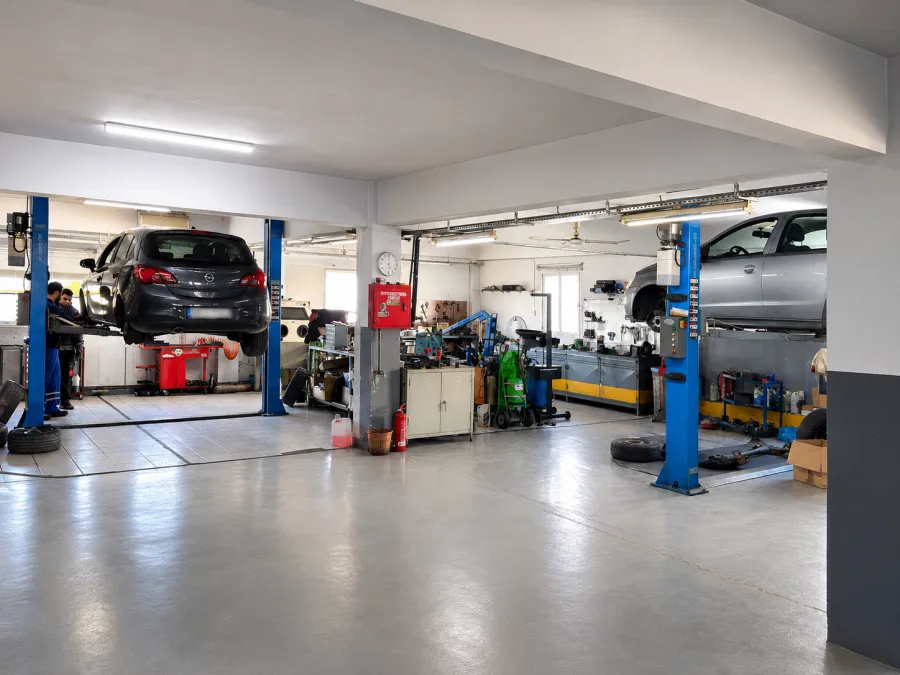 Opel service Thessaloniki workshop view 3